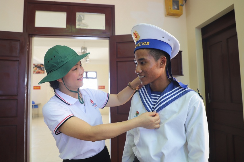 Tập đoàn Dầu khí Việt Nam thăm, động viên cán bộ chiến sĩ, người dân tại huyện đảo Trường Sa và Nhà giàn DK1/9 – Ba Kè